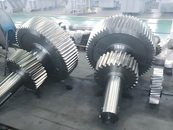 江阴齿轮箱制造使用我司各种多功能重型感应加热器现场